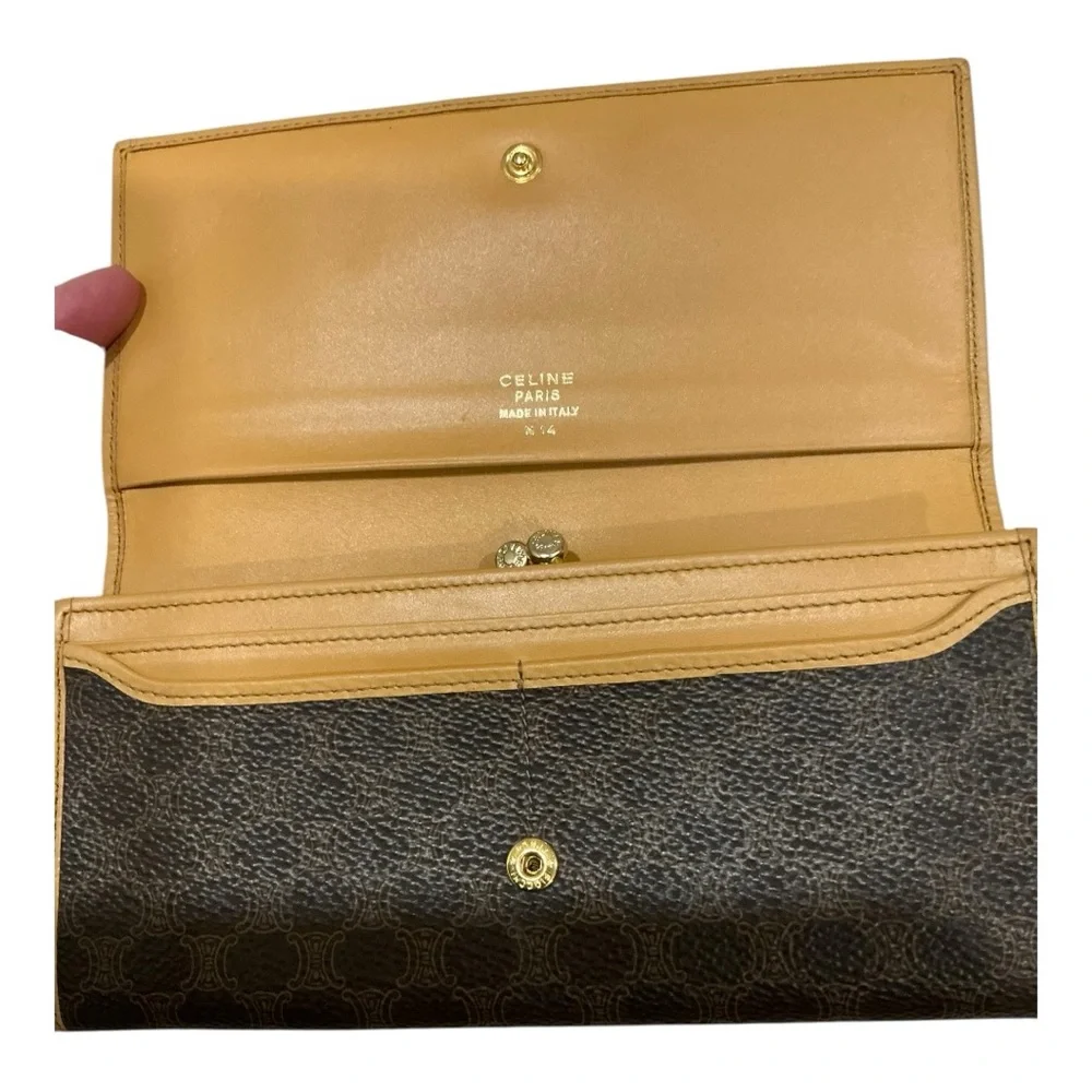 ✨💎EXCELLENT💎✨ Authentic CELINE Triumph Long Kisslock Wallet - Picture 3 of 7